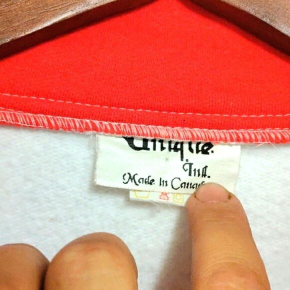 Vintage Canada Sweatshirt - Picture 7 of 10